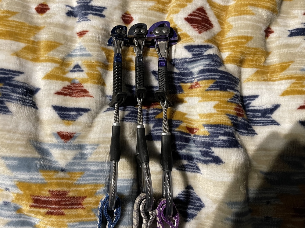 FS Black Diamond C4 3 5, Camalot Z4 BluePurple, Garmin Fenix 7X