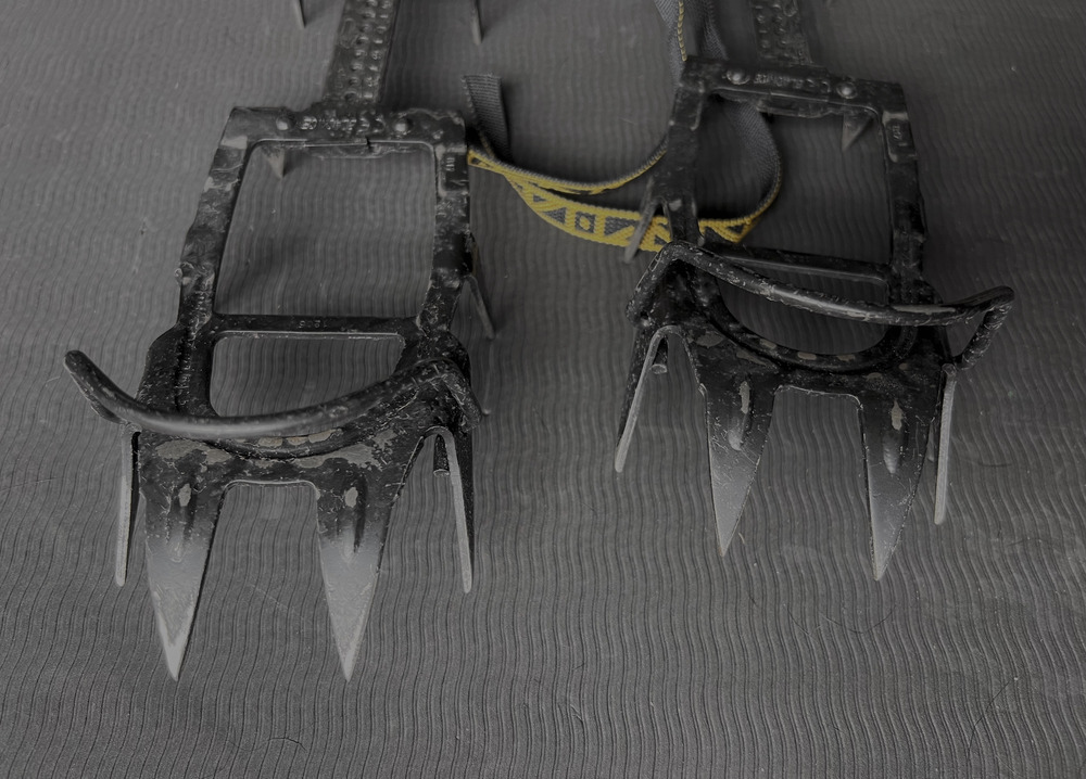 Crampons d'escalade de glace Stinger - Hors Circuits Crampons d'escalade de glace Stinger - Hors Circuits
