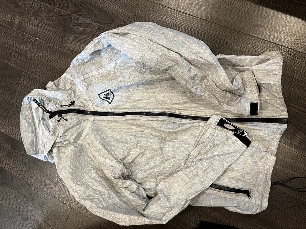 Hyperlite Mountain Gear “the shell” size large