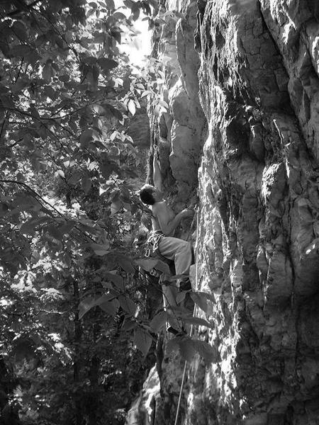 Dan Dewell leading "Cokes and Crowbars" <br>
(5.10) at Skeletal Remains.