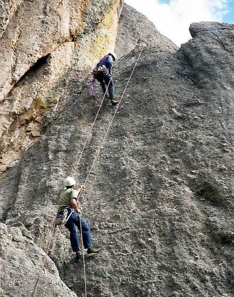 In a bygone era, 2001, rappeling off of Lander Turkey Shoot the old-fashioned way!  Bolts? We don't need no stinkin' bolts! :)