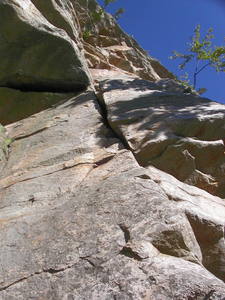 The start of Yellow Ridge, showing the offwidth crack.<br>
<br>
The safest start goes up a left-facing corner and traverses left under a roof to gain the offwidth.