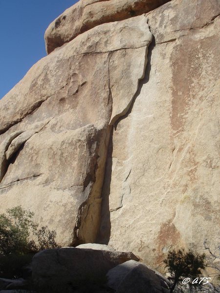 Candelabra crack (5.10a)   