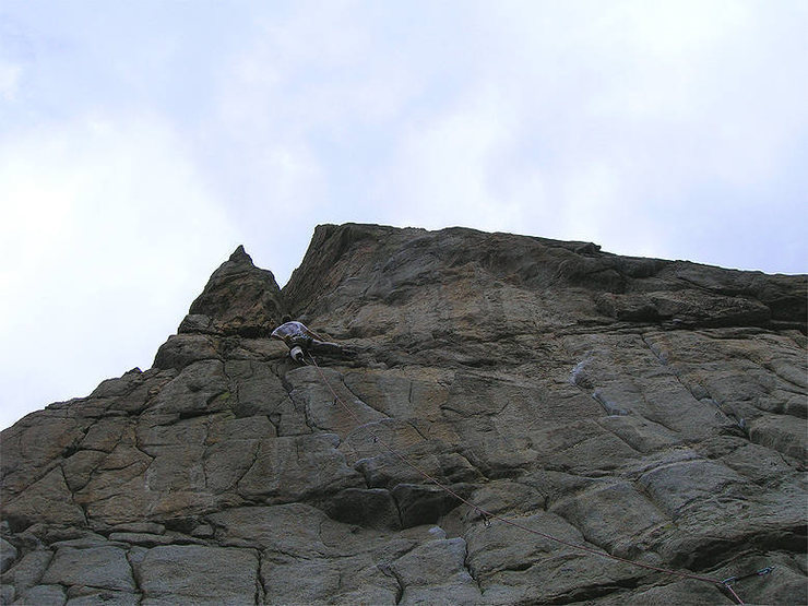 Mico Alejandro...reloading at the last good rest before the crux, while acquiring some good style points.