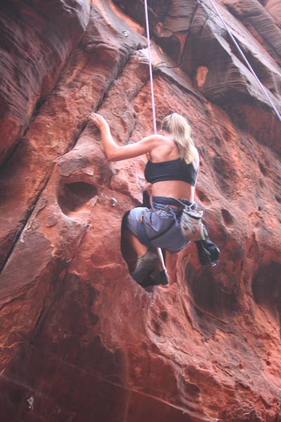 Lovin that knee bar rest at the large hueco half way up!