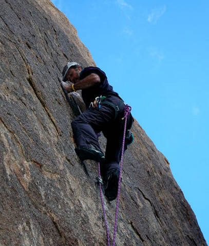 Todd Gordon climbing at "Hollywood".<br>
Photo by Blitzo.