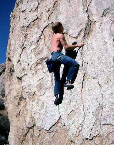 Bouldering at The Buttermilks.<br>
Photo by Blitzo.