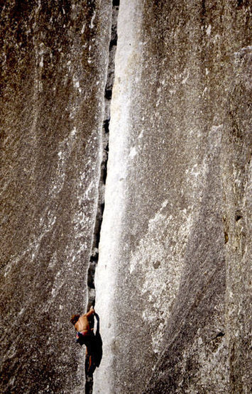 Rick Cashner free soloing "Reed's Direct".<br>
Photo by Blitzo.