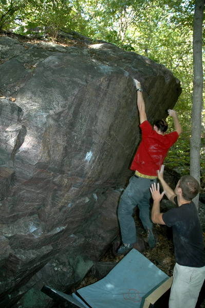 I went up left hand but finished it with the double hand dyno a few trys later. 