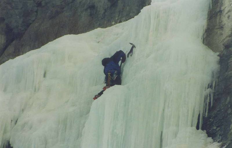 Setting a screw near the top of pitch two. 02/1993. Photo by Shawn Kenney.