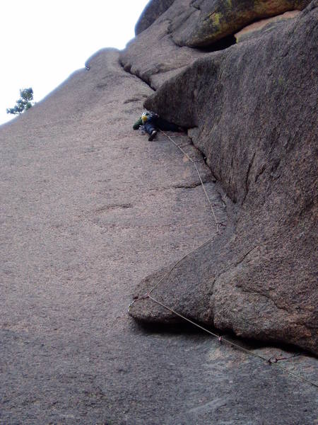 Luke attempting the second ear via wide crack grovelling. This didn't work--laybacking did.