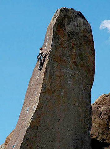 Climbing in the Colorado/Sonoran Desert.<br>
Photo by Blitzo.