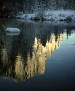 El Cap reflection.<br>
Photo by Blitzo.