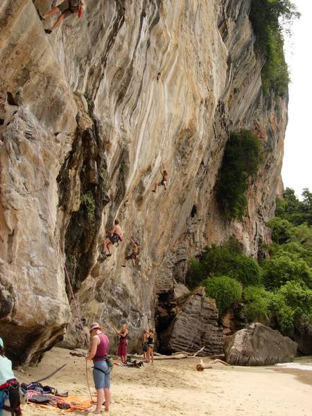 Dum's Kitchen, the Beach routes viewed toward the Jungle trail to West Railay