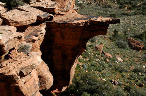 Natural divingboard-Pine Creek Canyon.<br>
Photo by Blitzo.