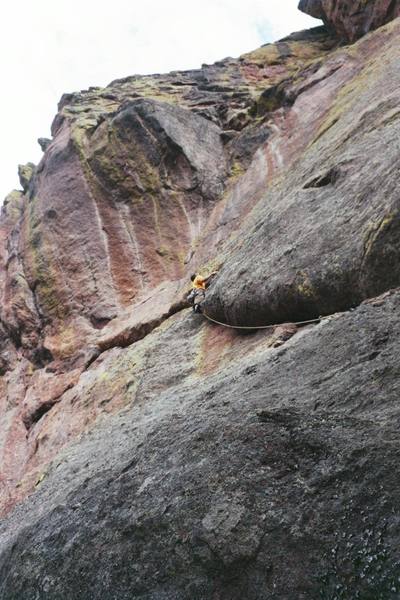 Jason Haas leads Carrot Flake (10a) on Ridge 4 of Skunk Canyon, in the Flatirons of Boulder, CO. Photo by Tony Bubb, 10/06.