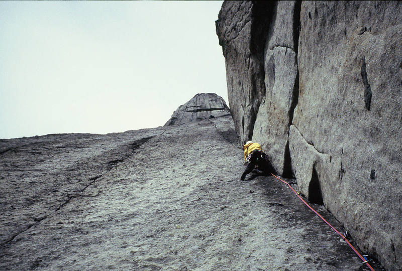 Climbing pitch 11 above the big ledge. The amazing headwall and the crux roof can be seen above. Photo Yan Mongrain.