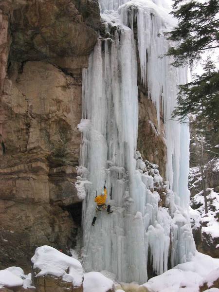 Some fun and steep ice in the park below the Gazebo.  No idea of the name but it was in 4+ shape.