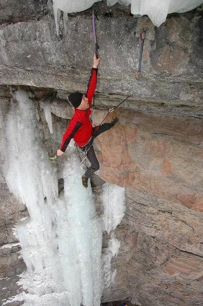 RP going for the ice on the Fang off of Lucky.  See this route is super long (note the belayer in the orange helmet below).