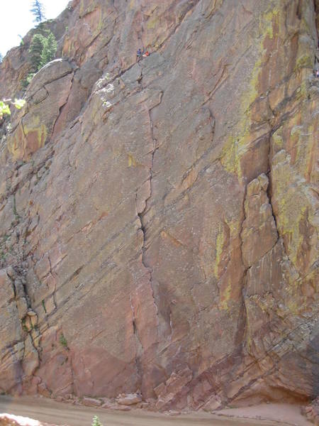 Lower part of the Bastille crack