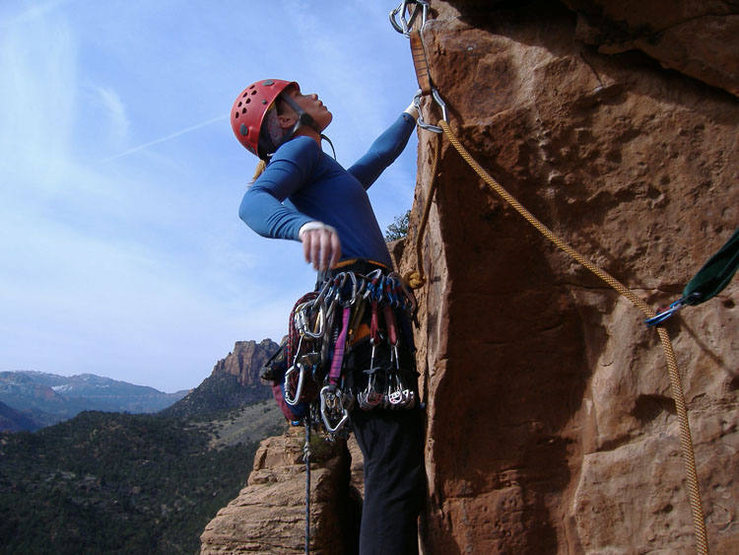 The start of the second pitch, climbing out of the hueco via a splitter crack.