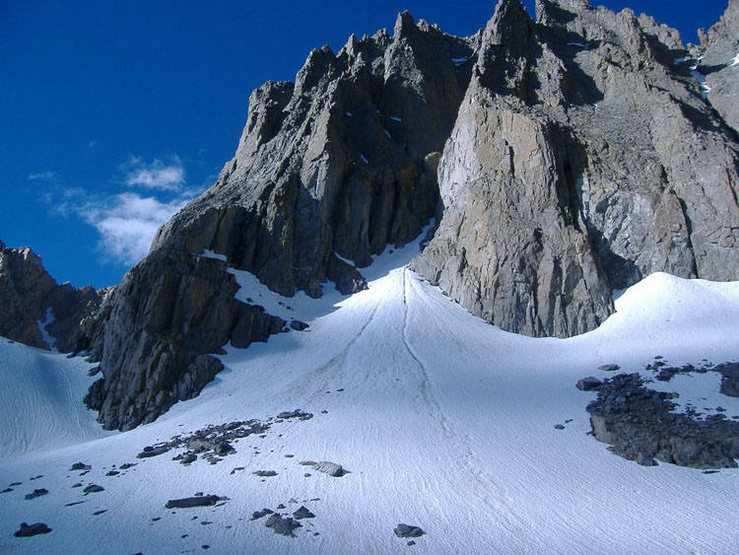 Temple Crag. The approach for Venusian Blind and Moon Goddess Arete goes up the bottom of the central snowfield and traverses left on the snow-filled ledge below Moon Goddess Arete. From there, the two routes climb third and fourth class slabs, visible as the slabs in sun, to the starts of each respective climb.
