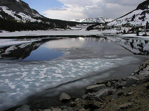 Tioga Lake.<br>
Photo by Blitzo.