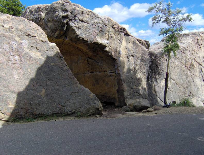 The Hallway. Visible is Street Corner(V0-), Wedgie Roof(V6) and the Hallway Traverse(V0).