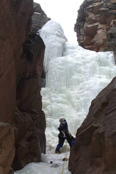 Loren admiring the third pitch of Avocado Gully on 2/10/2007.