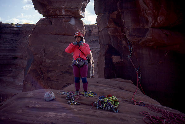 Cyndie Bransford on Three Gossips.<br>
Photo by Todd Gordon.