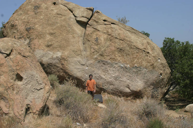 Ummagumma Crack behind Scott and Ummagumma (V7) is the two chalked pockets on the right.