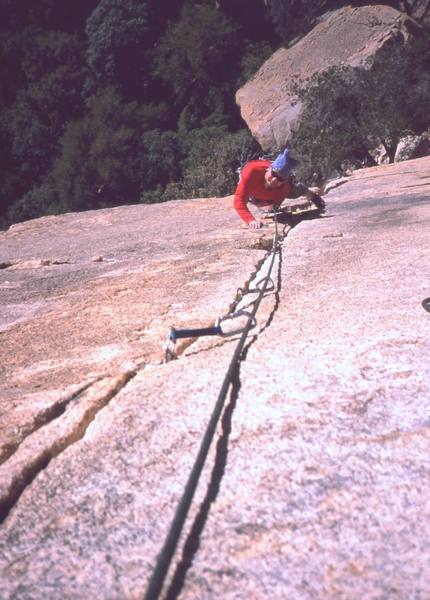 Ron Roach looking forward to some fine crack climbing on the upper half of the first pitch of 'Bee Line' on the Stonghold Dome. Photo by Tony Bubb, 12/2001.