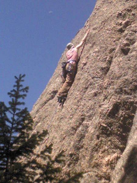 Heidi Dale leading Crucifix, about 4 bolts up.