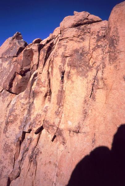 Tony Bubb leads 'Anacram' (10c) on Freeway Wall. Photo by a random stranger, 1/04.