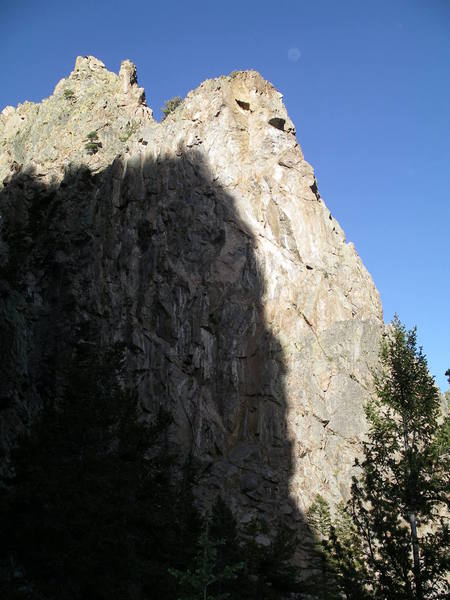 An interesting shot of Ra at the end of the day with the shadow of The Halidome about to overtake it.