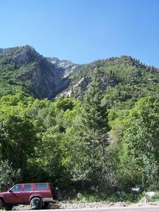 This is the trailhead.  You can see the Maybird gully in the distance and the lone pine tree with the rock cairn beneath it in the foreground.  