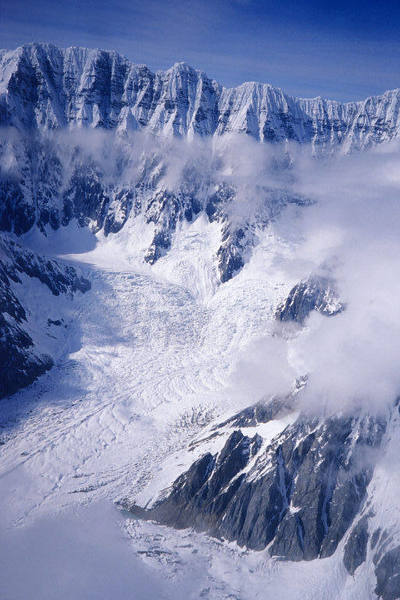 Flying into Wrangell/St. Elias to climb Mt. Bona (5/02).<br>
<br>
Photo by Paul Huebner