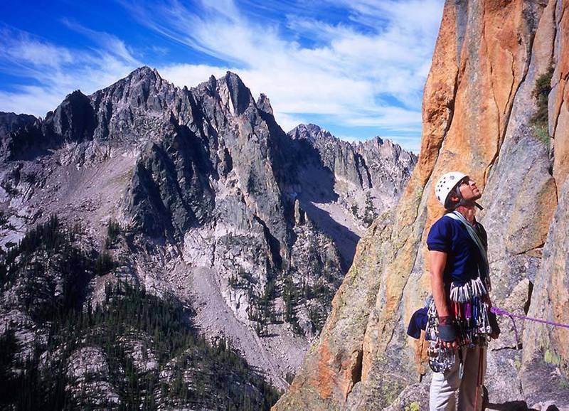 We're maybe half way up the route here and again wondering which way to go.<br>
<br>
That's the Goat's Perch in the background.