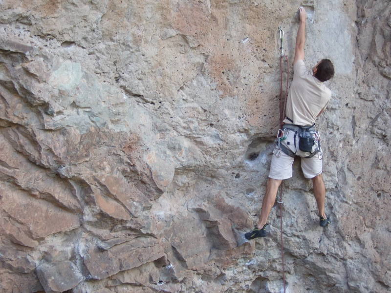 Can you say Ape Man? Matt Price displaying his enormous reach on Freddie Prince Jr.