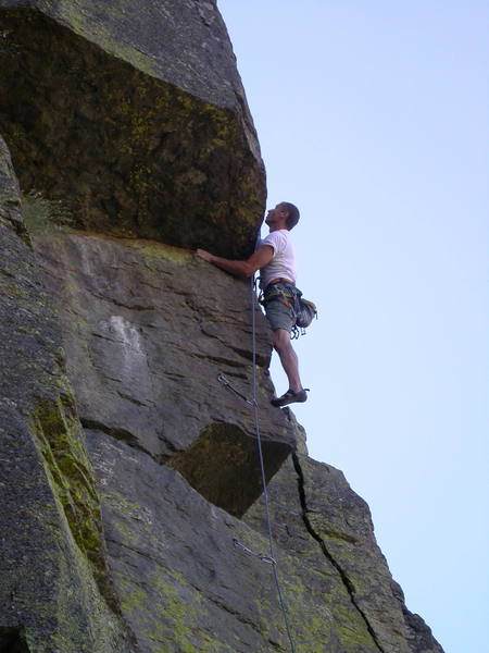 Jim Matthews sizes up the second crux of Humble Pie (5.11a)