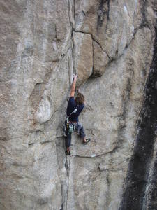 Jay setting up for the undercling traverse of The Avenger.