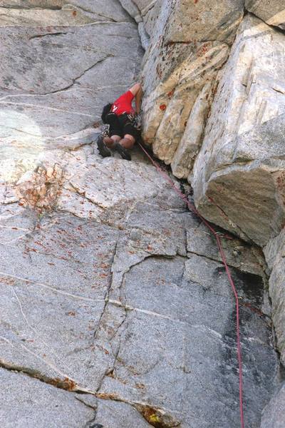 Fighting the very damp lower crack on Ben Nevis, 5.9