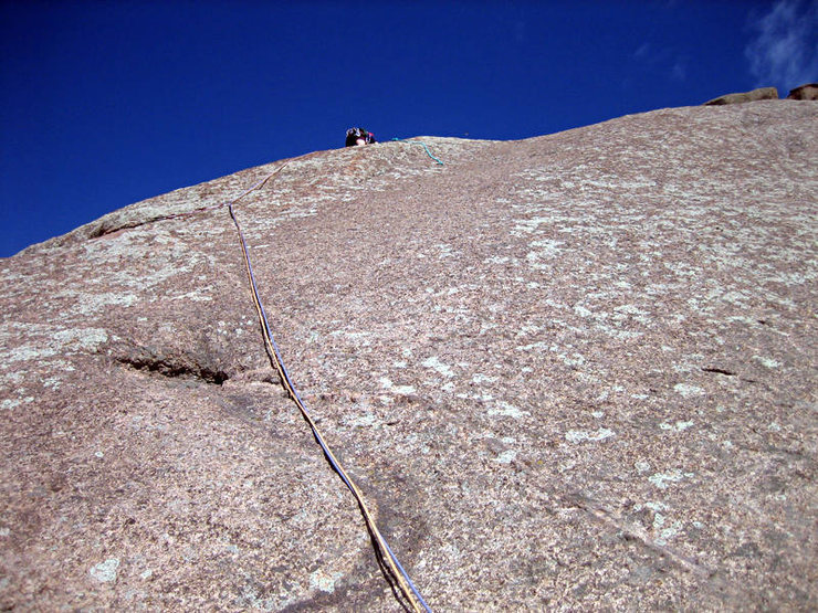 This is the crux - the small crack is the only place you can get protection in.