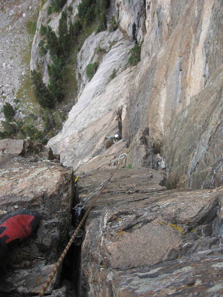 Looking down while on Pitch 4. There are three main cracks here and many jutting out flakes you hop back and forth on. Many, many loose rocks.