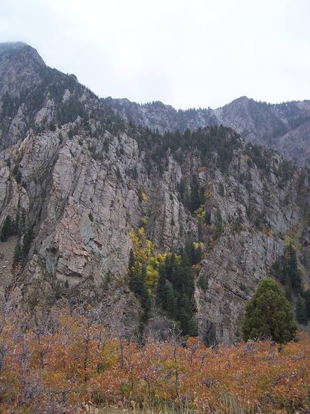 Lonesome Buttress is the smaller formation between the Narcolepsy Area (low on the right) and the Standard Ridge and Strone Crag (on the left).