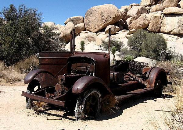 The old rusty truck as of 9-30-2007.<br>
Photo by Blitzo.