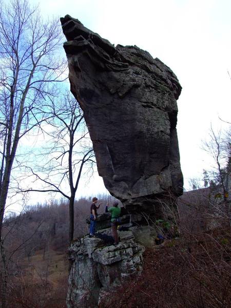 Dave and Tyler discussing the moves on "Cradle" beneath the Titanic boulder.