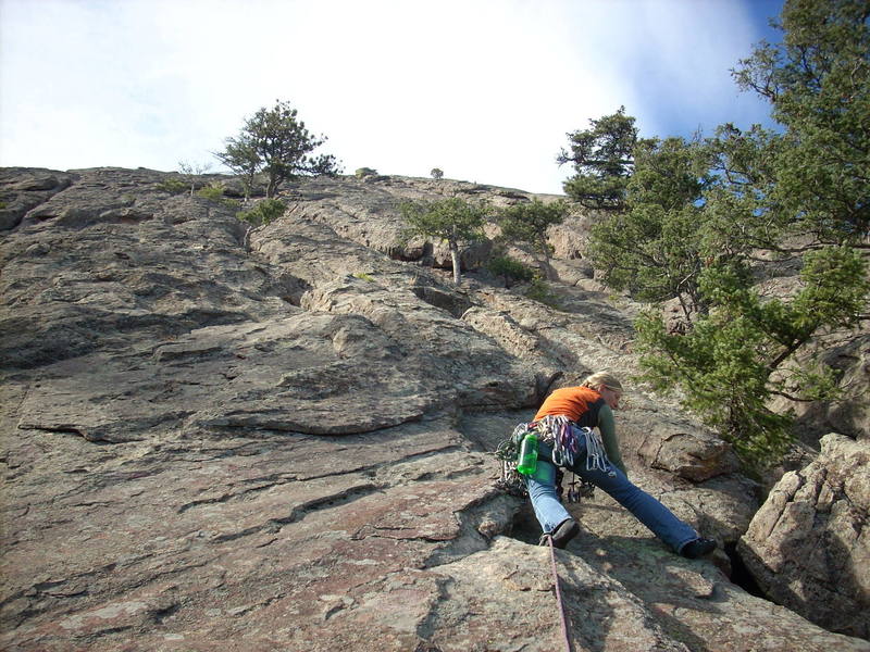 Tracy leading the first pitch on the left side. This part of the face is so highly featured and full of deep fissures, it's ridiculous. Very fun.