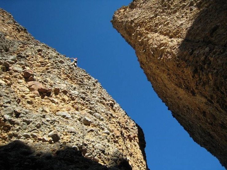 Allison on lead of the third pitch of the Great Chasm. 