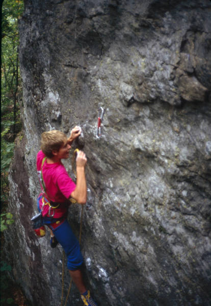 Nick Yardley stressing the very essence of fashionable sportswear. This photo of Nick on the first ascent of Captain Fingers may also be the oldest documented picture OF RUMNEY on this site!  Circa 1987. 